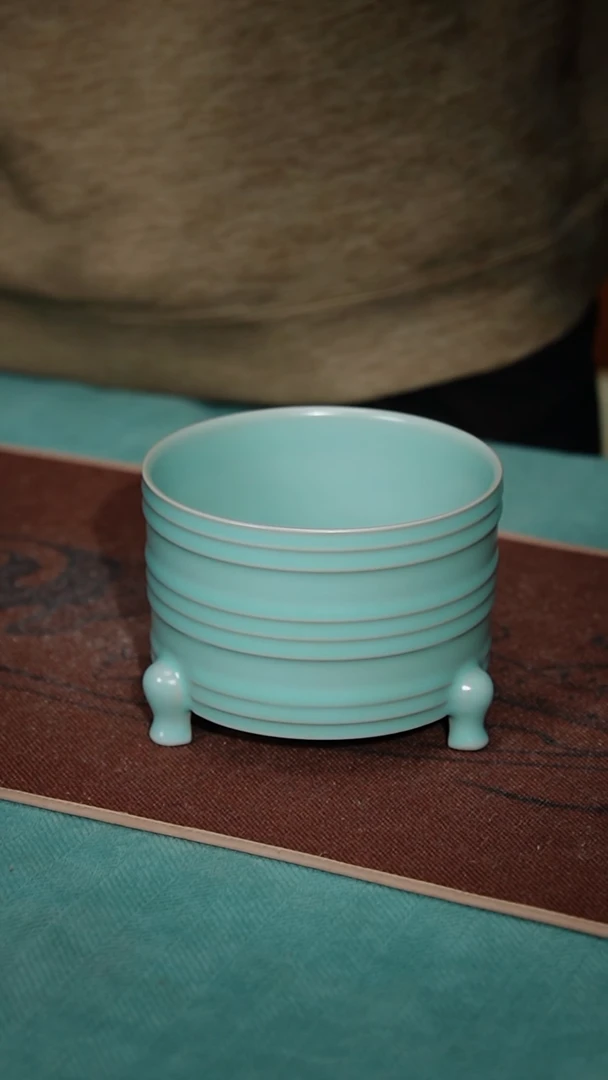 【闪购商品】176-5+10三足弦纹尊（14cm）