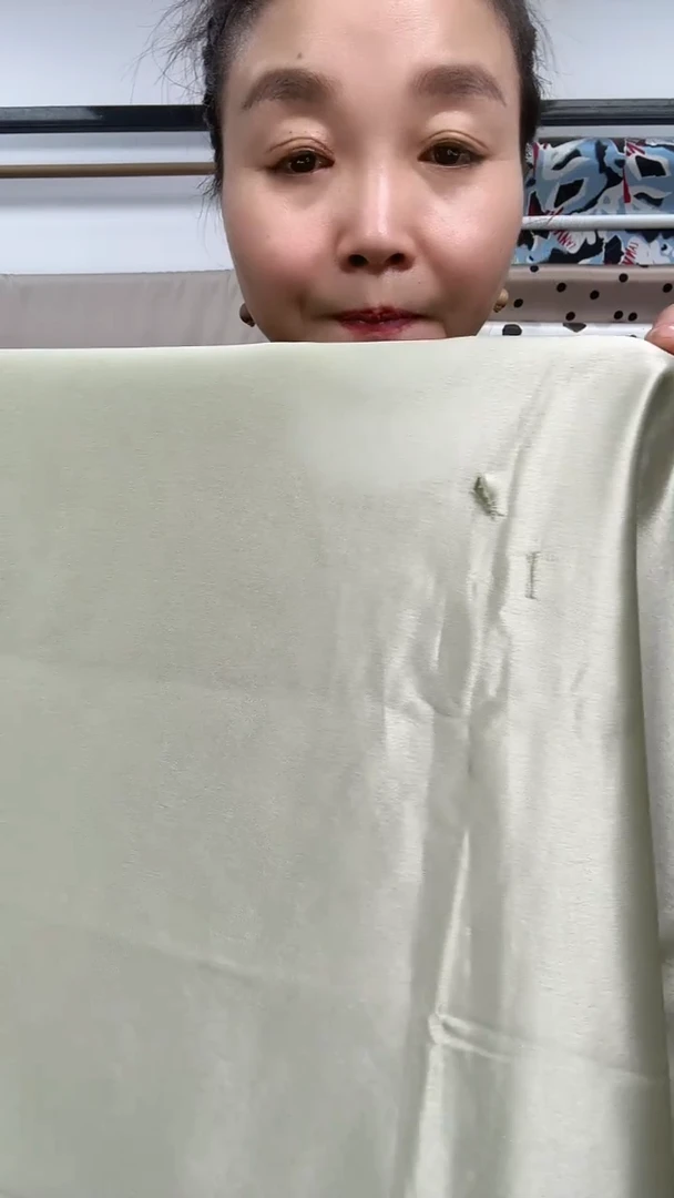 混纺醋酸缎算1米（多的有洞）