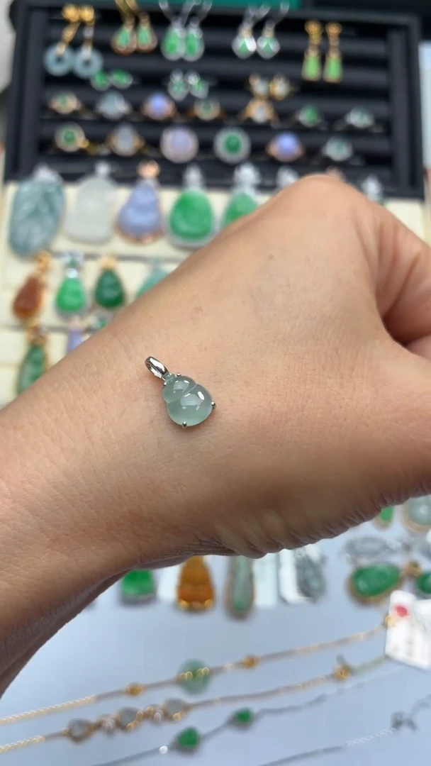 颈饰18K金镶嵌翡翠天然翡翠A货