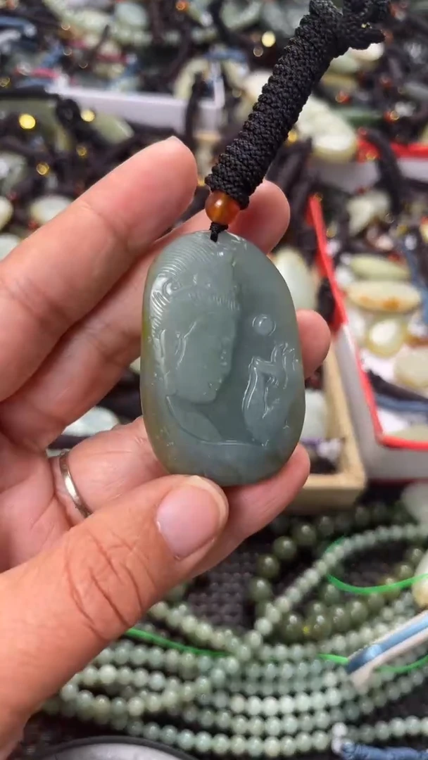 【闪购商品】和田玉颈饰未镶嵌多样性发货没有证书，拍一发一.有瑕