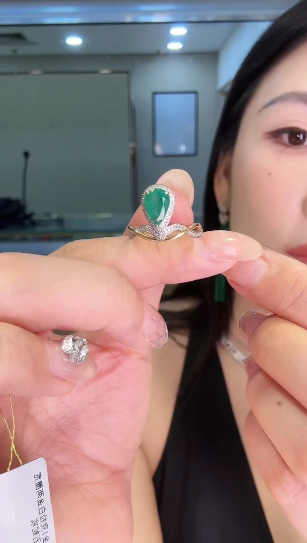 18K金镶嵌戒指祖母绿1.20ct