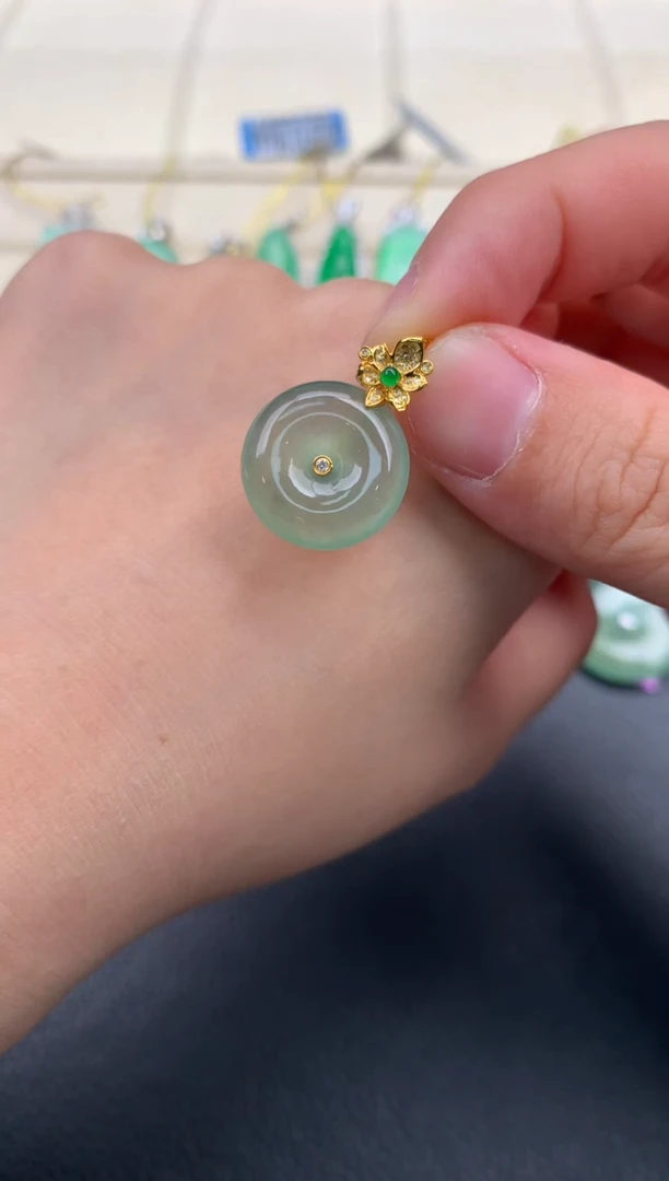 翡翠18K金镶嵌颈饰A343