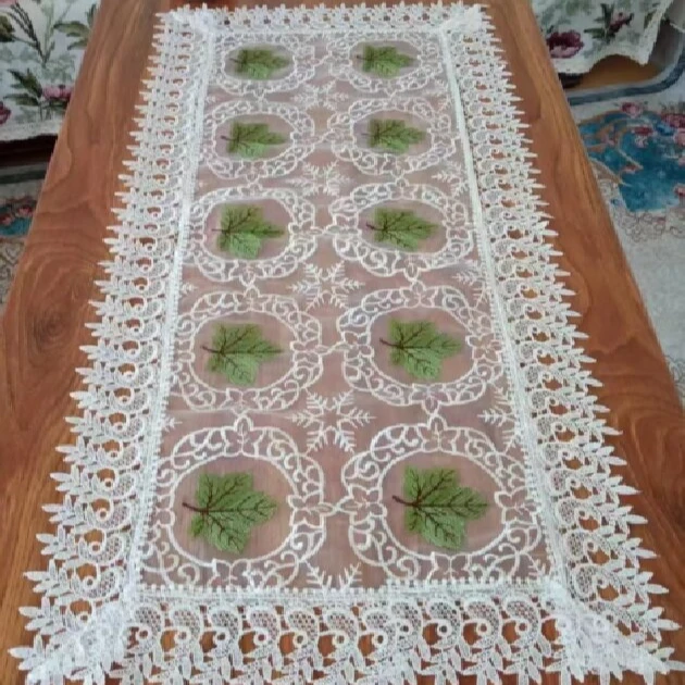 ZN012-142玻璃纱【40*90]白底绿叶高织高密玻璃砂水溶边桌布