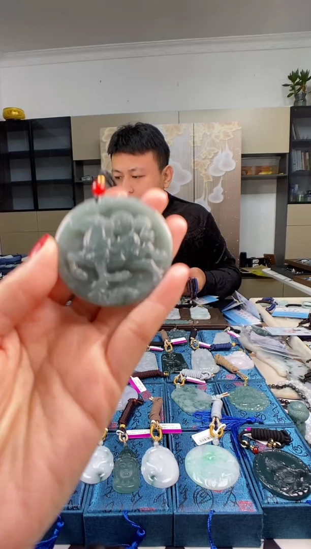 颈饰未镶嵌翡翠 多样性发其一