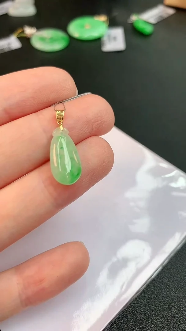 【闪购商品】翡翠颈饰18K金镶嵌赠礼盒证书 敏