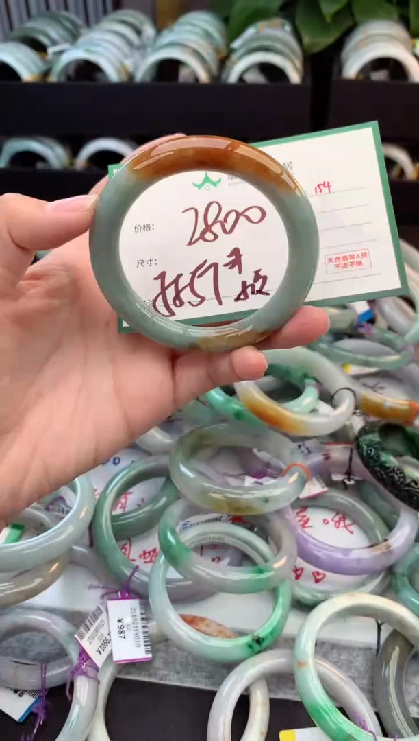 未镶嵌定制翡翠小*毛货需精细抛光+多人