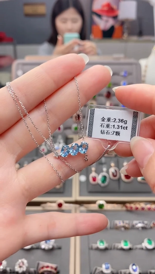 18K金镶嵌颈饰海蓝宝石1.31