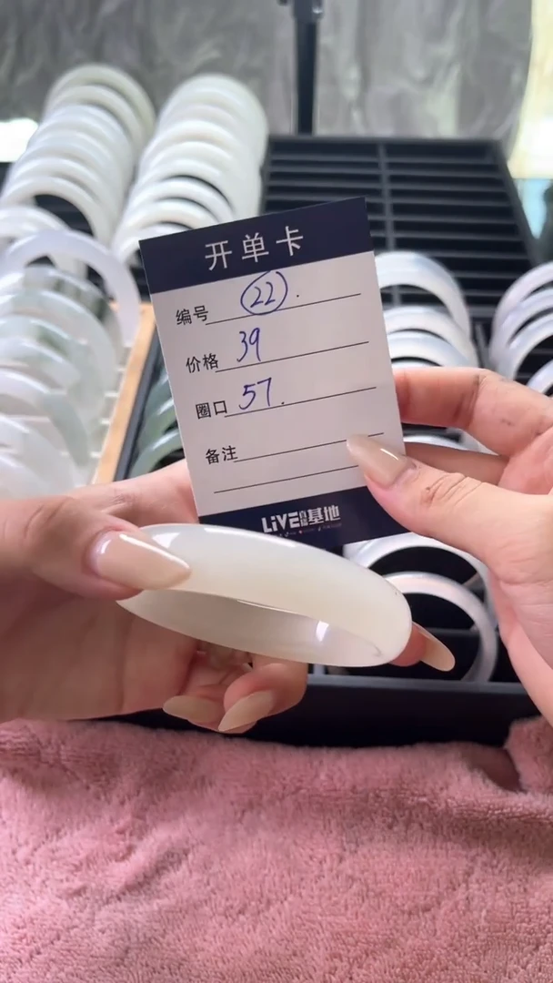 未镶嵌手镯石英岩玉手镯
