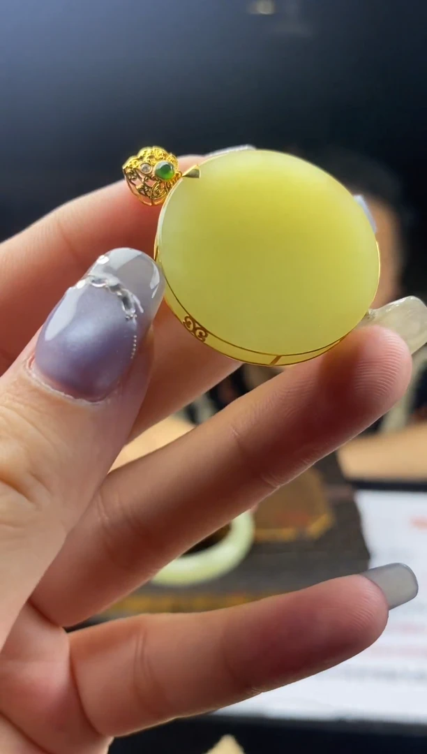 和田玉18K金镶嵌吊坠(不含链)吊坠-D6198