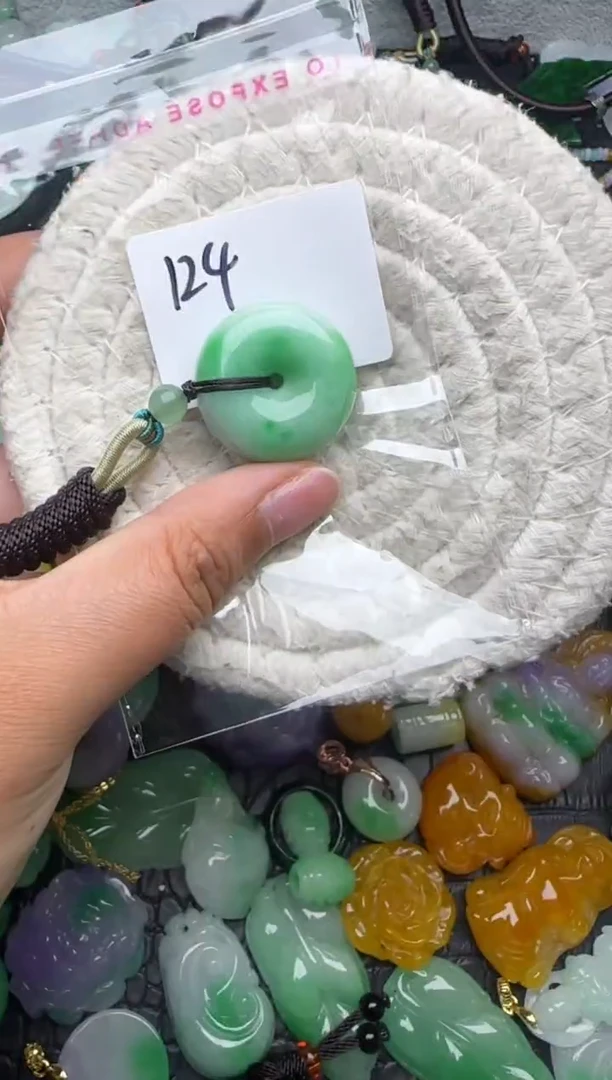 颈饰未镶嵌翡翠缅甸翡翠吊坠