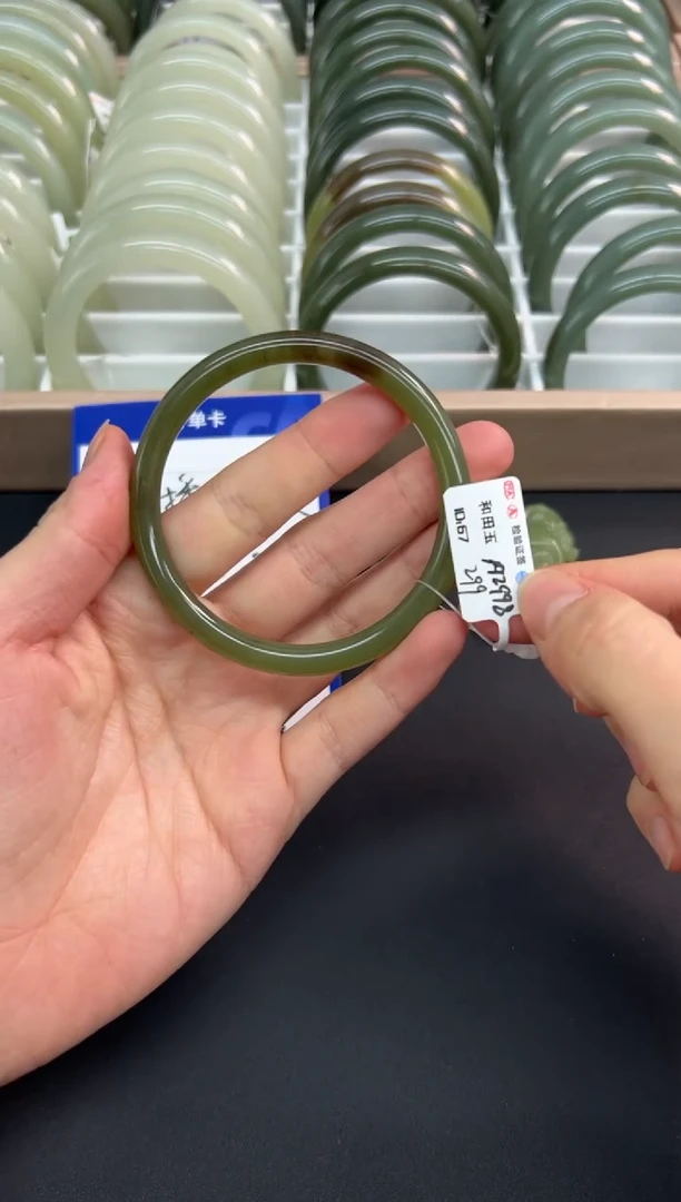 【闪购商品】和田玉手镯未镶嵌手镯1