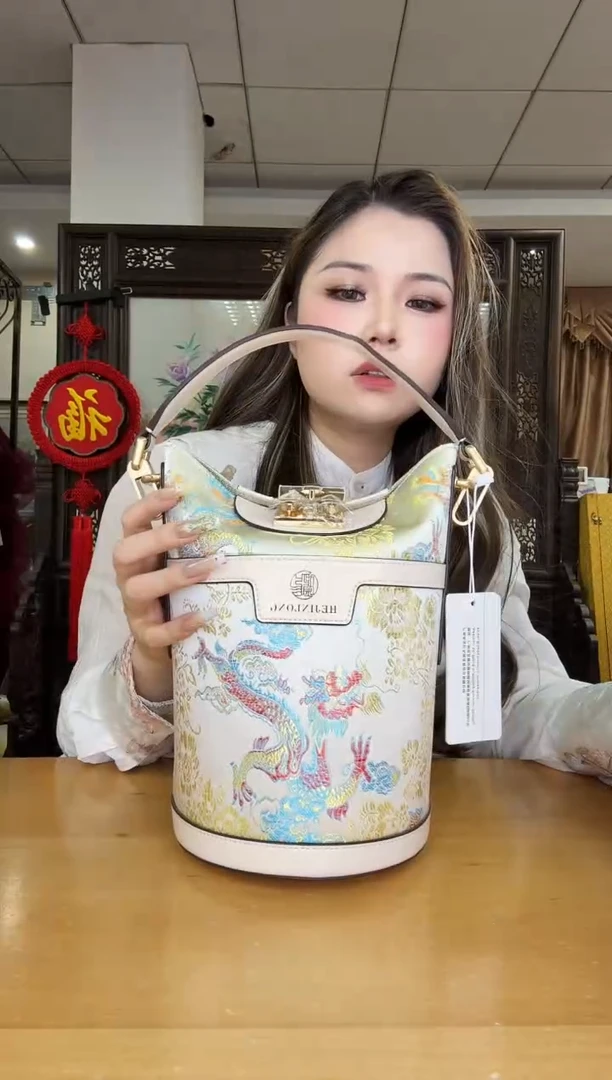 织物碧*龙的桶包