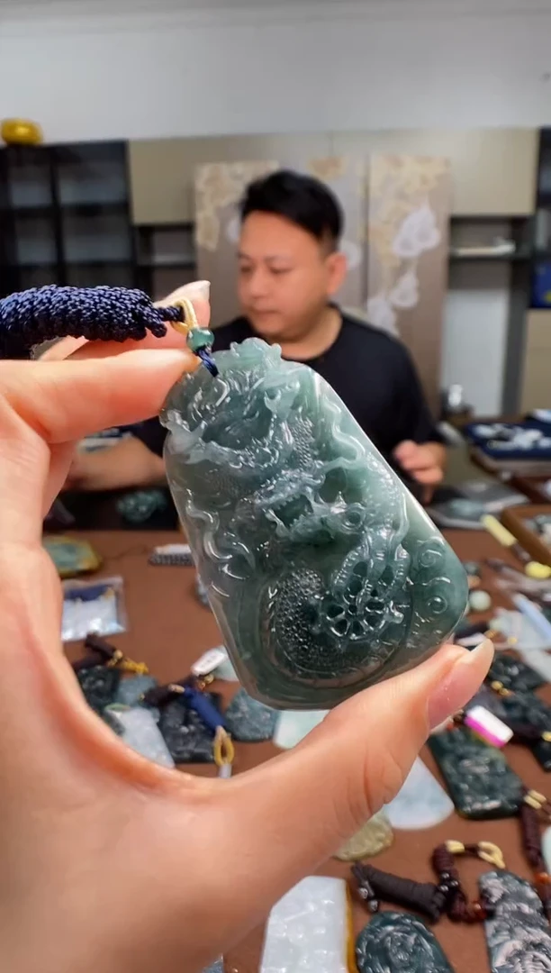 颈饰未镶嵌翡翠 多样性发其一