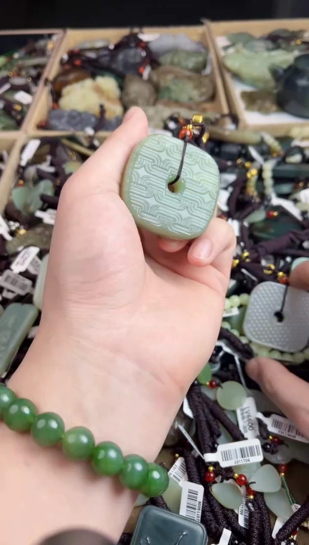 颈饰未镶嵌和田玉1