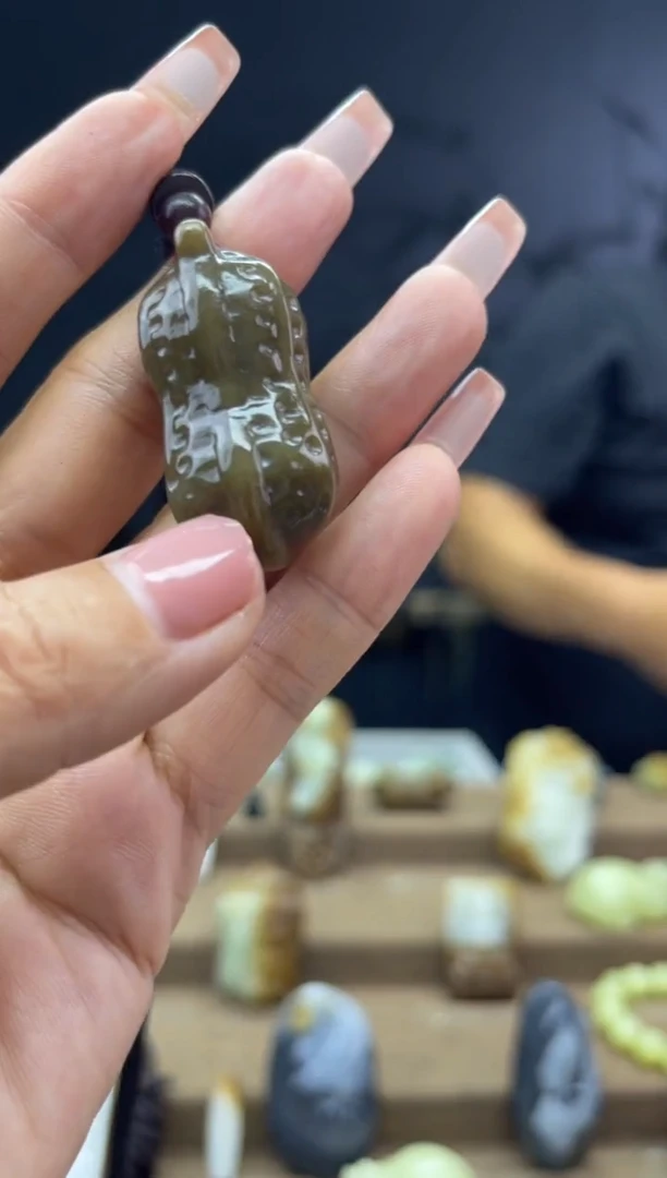 颈饰未镶嵌和田玉1