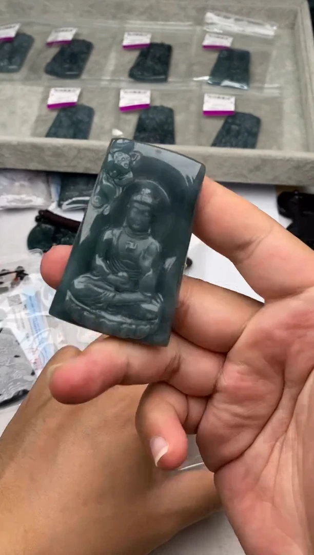 翡翠未镶嵌颈饰多样性发其一