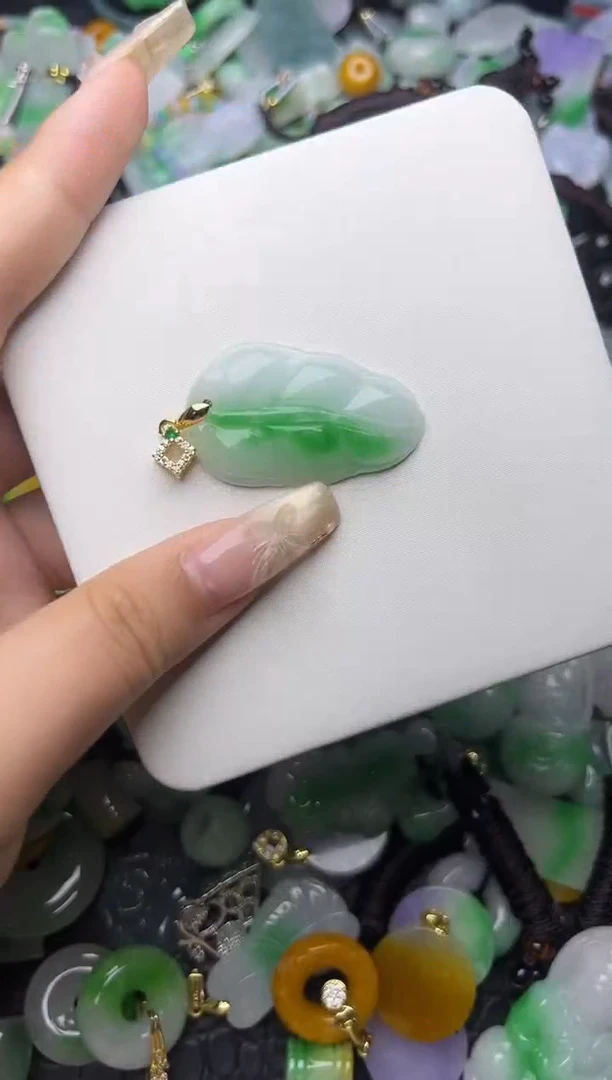 翡翠未镶嵌颈饰天然缅甸翡翠吊坠