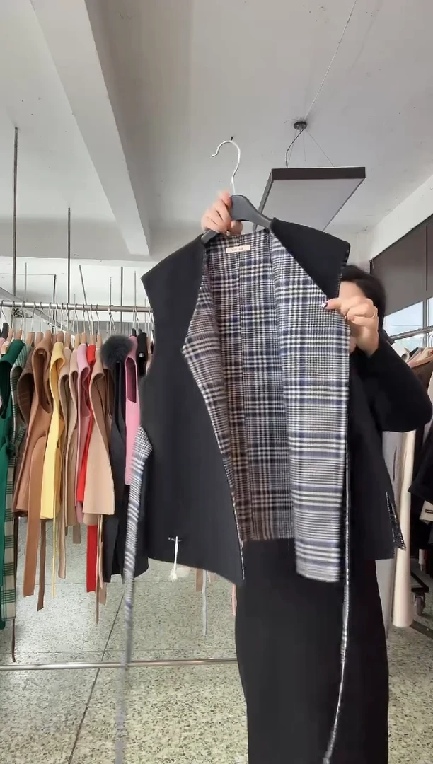 腰带款马甲黑色蓝格