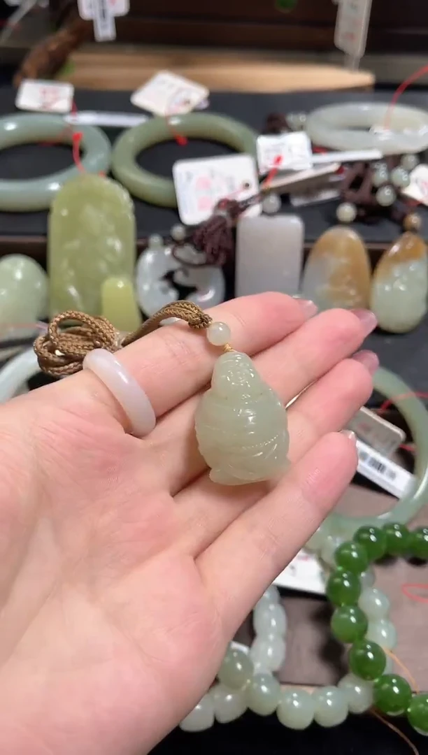 吊坠(不含链)未镶嵌和田玉且末青白 地主老财80552