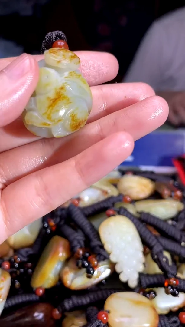 和田玉未镶嵌颈饰1