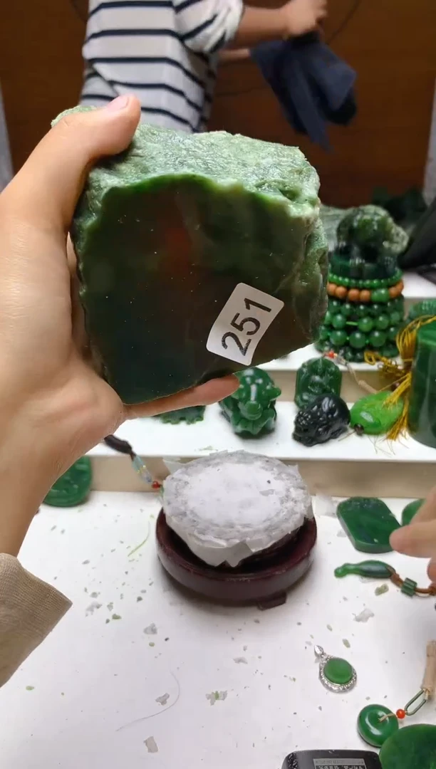 未镶嵌和田玉（碧玉）珠宝半成品1