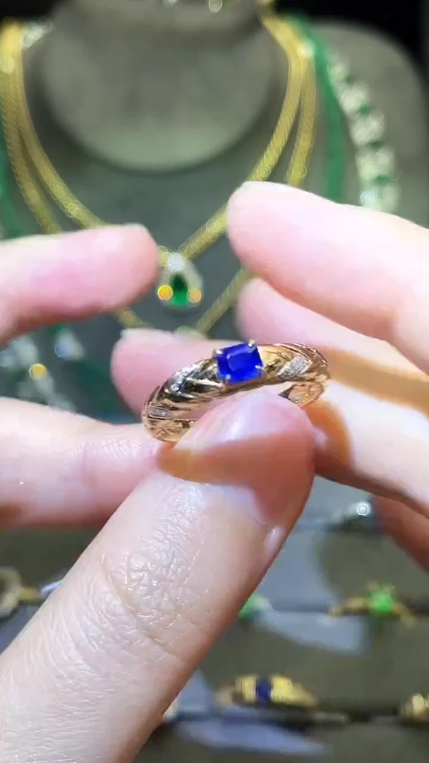 蓝宝石戒指18K金镶嵌0.42ct
