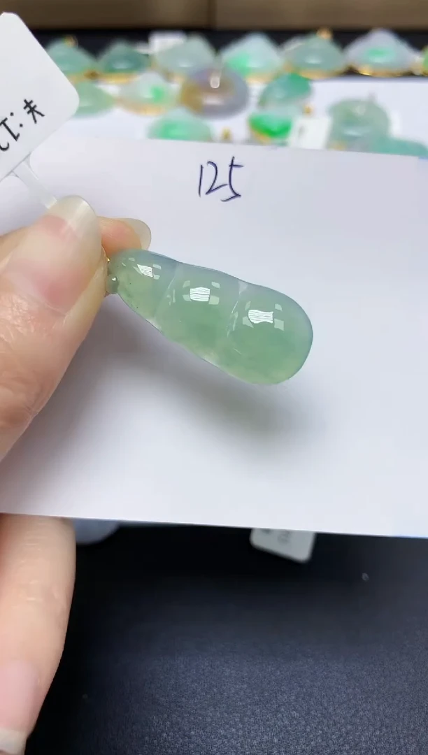 翡翠18K金镶嵌颈饰 天然翡翠A货