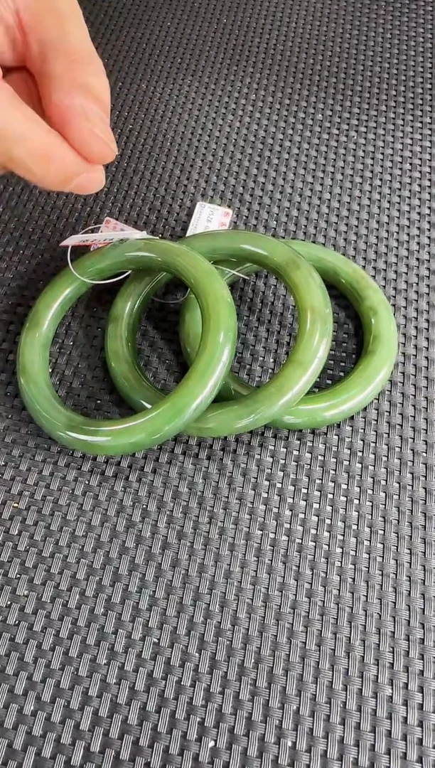 【闪购商品】和田玉（碧玉）手镯未镶嵌圈口约56-58mm多样性发一