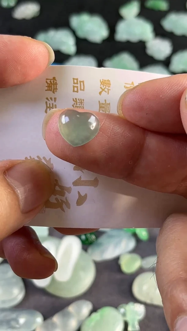 翡翠未镶嵌吊坠(不含链)冰晴心型