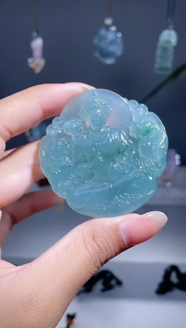 翡翠未镶嵌颈饰度母