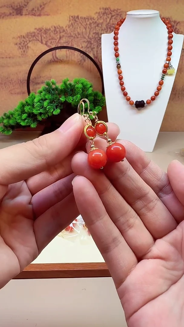 14K金镶嵌南红玛瑙耳饰E184