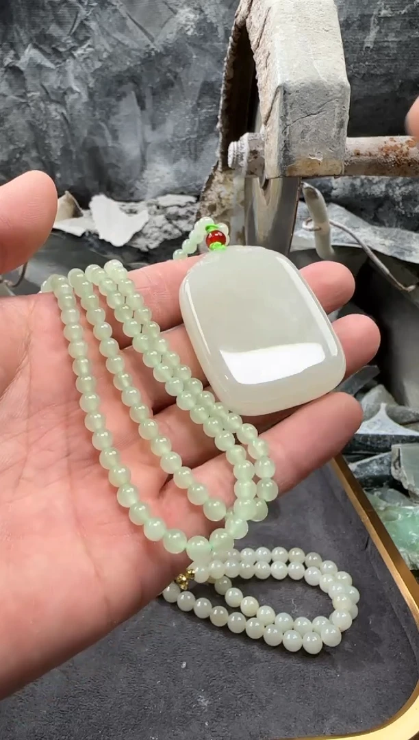 和田玉未镶嵌颈饰吊坠