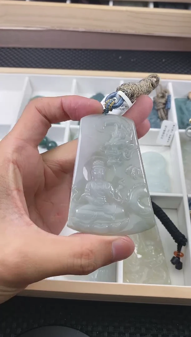 翡翠未镶嵌颈饰