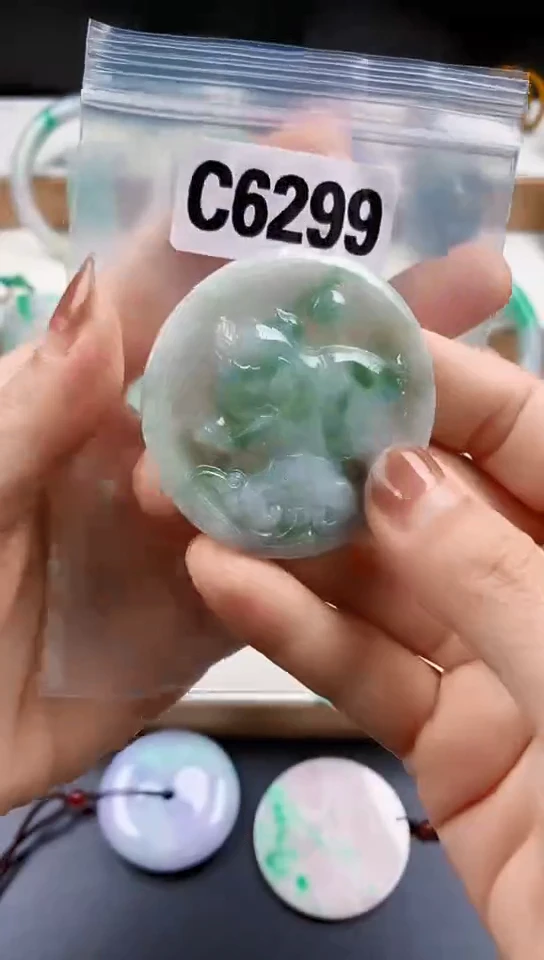 颈饰未镶嵌翡翠天然翡翠吊坠·挂件