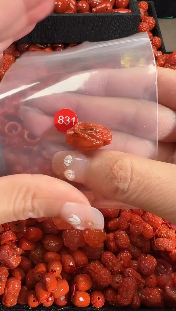 颈饰未镶嵌南红玛瑙1