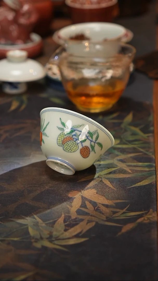 青花斗彩折枝三多纹碗杯