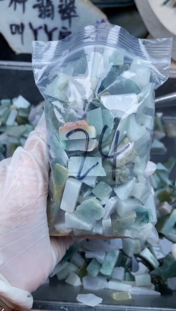 【闪购商品】翡翠颈饰未镶嵌天然翡翠小号500克24