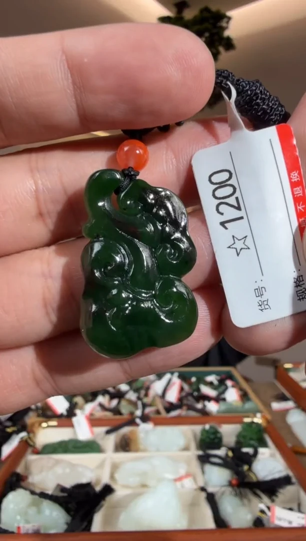 颈饰未镶嵌和田玉1