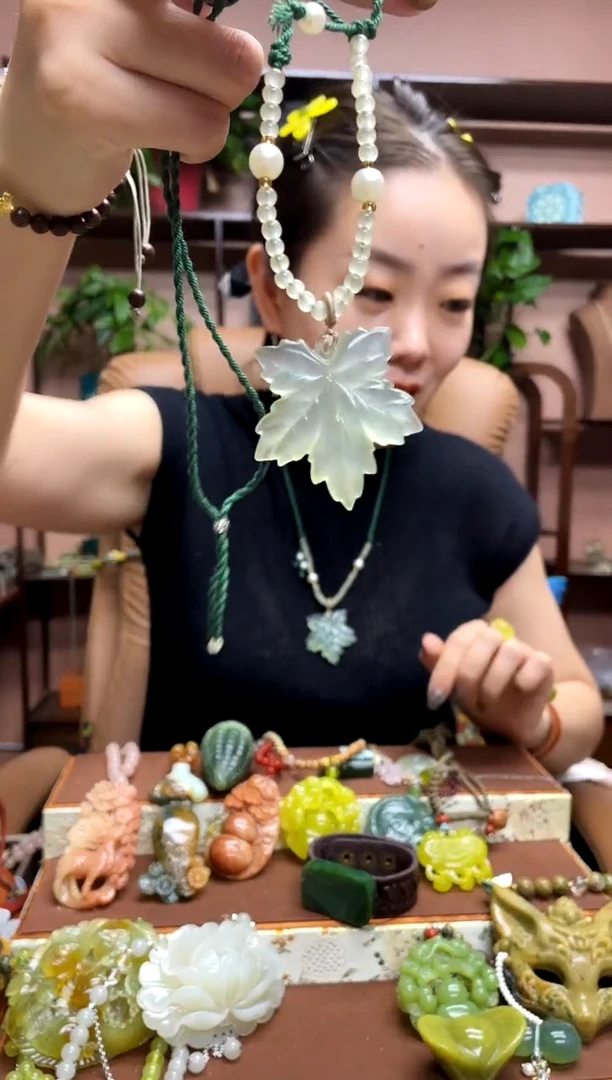未镶嵌岫玉吊坠多样性发货发其中之一