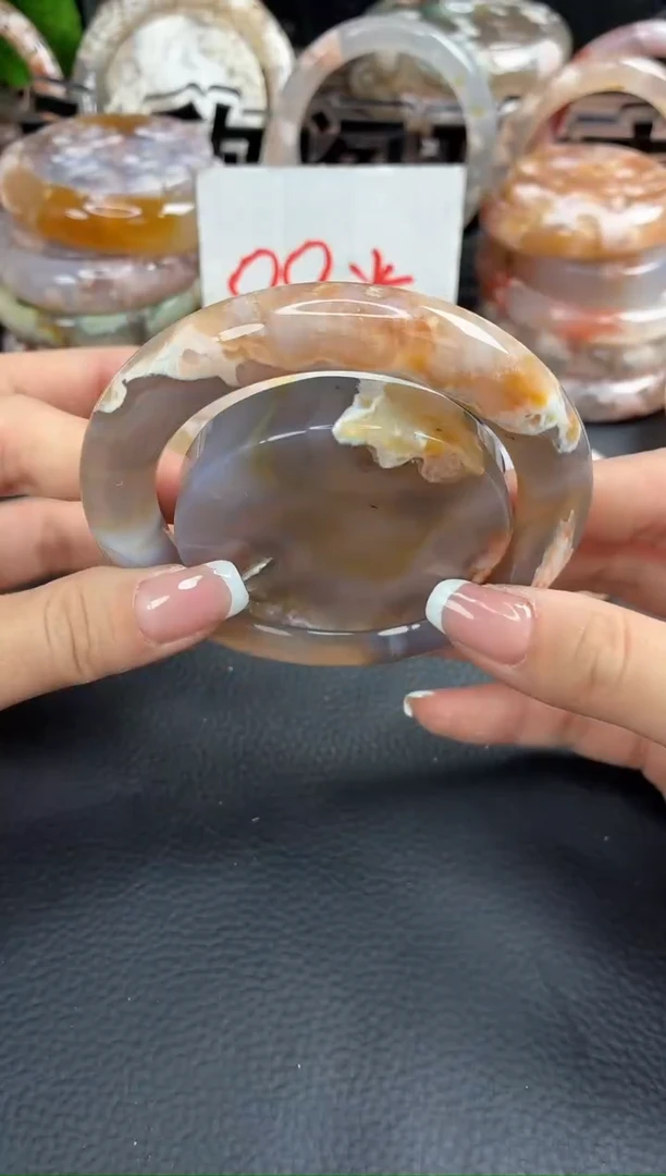 未镶嵌手镯（圆镯）石英质玉60