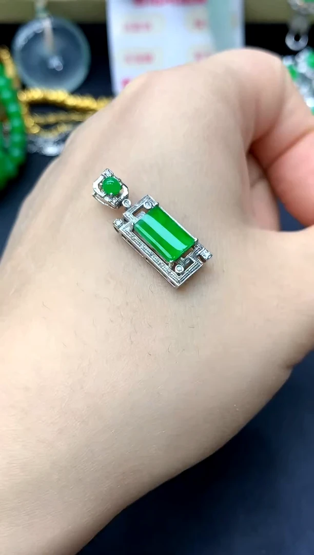 颈饰18K金镶嵌翡翠335-中国好珍宝