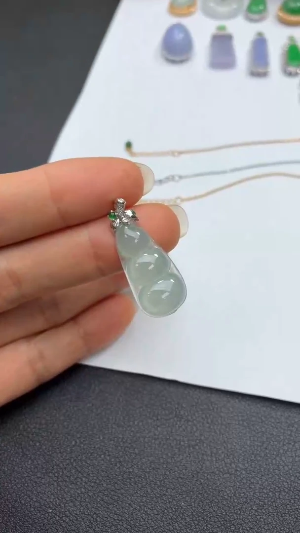 颈饰18K金镶嵌翡翠天然翡翠A货