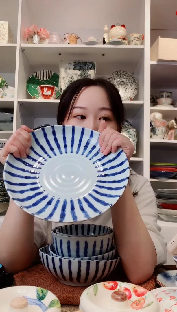 陶瓷浓十草三角80盘22.5cm