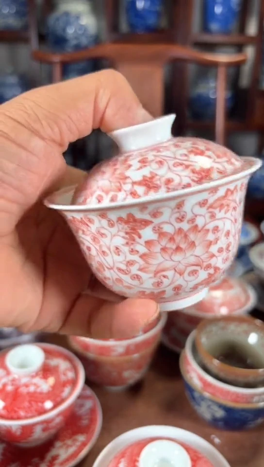 柴窑釉里红缠枝莲两才盖碗