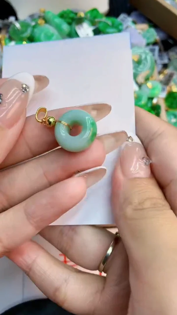 翡翠未镶嵌吊坠(不含链)1