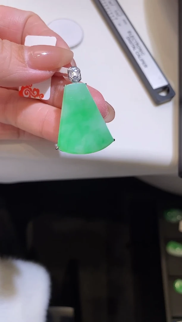 吊坠(不含链)18K金镶嵌翡翠无事牌