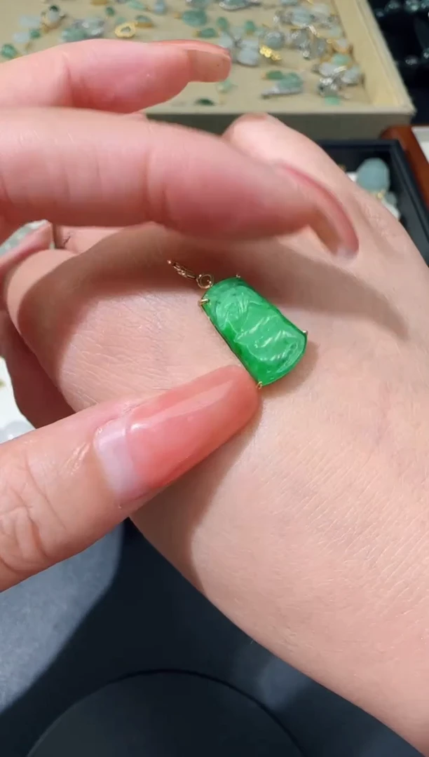 【闪购商品】翡翠颈饰18K金镶嵌TZG0119157