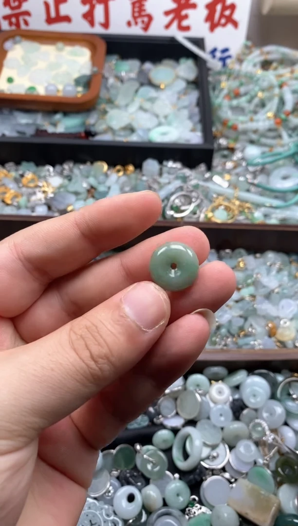 【闪购商品】翡翠颈饰未镶嵌哥哥