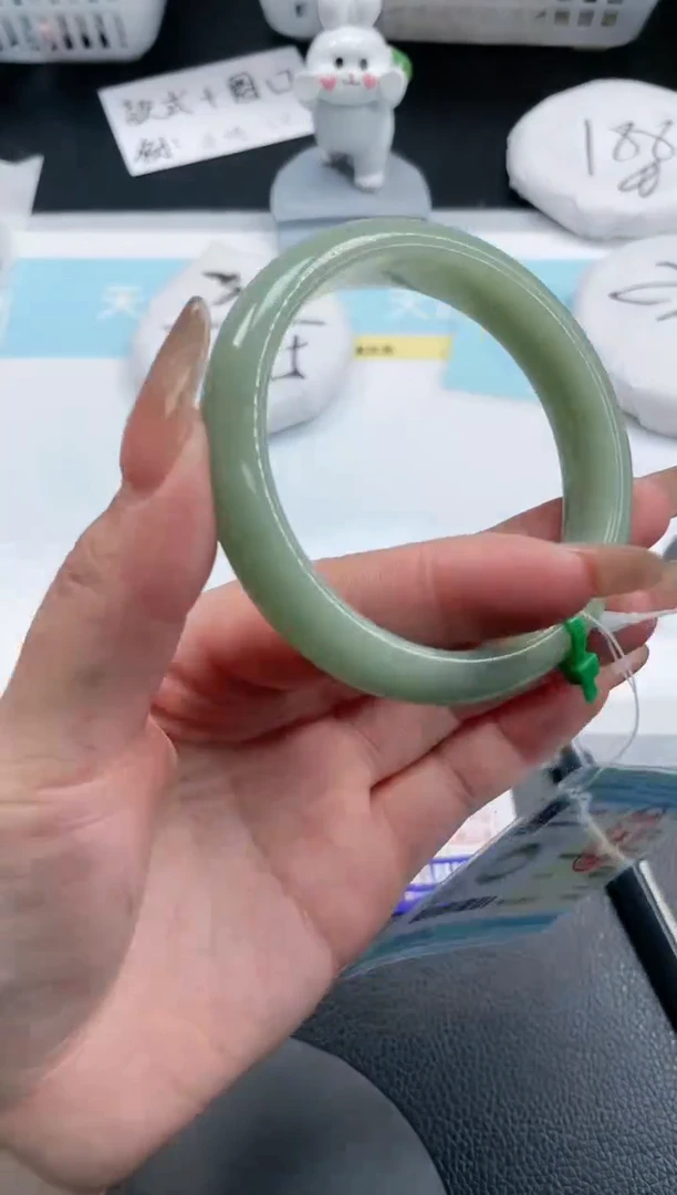 【闪购商品】石英质玉手镯未镶嵌4S111-57