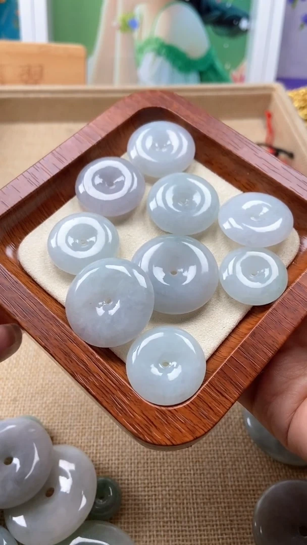 颈饰未镶嵌翡翠政*平安扣